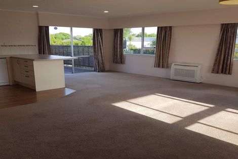 Photo of property in 8 Curlew Place, One Tree Point, 0118