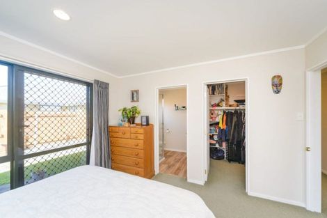 Photo of property in 39 Logan Way, Kelvin Grove, Palmerston North, 4414