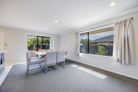 Photo of property in 56 Lothian Brae, Wattle Downs, Auckland, 2103