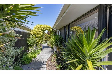 Photo of property in 16 Vanderbilt Place, Halswell, Christchurch, 8025