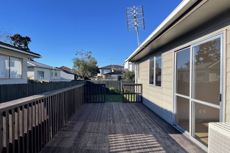 Photo of property in 13 Lisa Rise, Half Moon Bay, Auckland, 2012