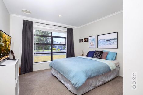 Photo of property in 10 Pohutukawa Parade, Riverhead, 0820