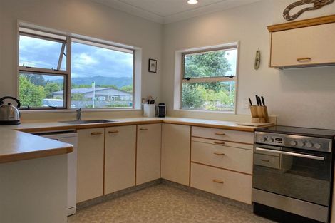 Photo of property in 214 Te Moana Road, Waikanae, 5036