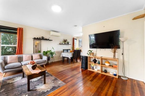 Photo of property in 90 Riverpark Crescent, Henderson, Auckland, 0610