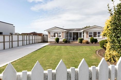 Photo of property in 11 Julian Place, Westown, New Plymouth, 4310