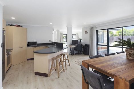 Photo of property in 35 Eastwood Rise, Waimairi Beach, Christchurch, 8083