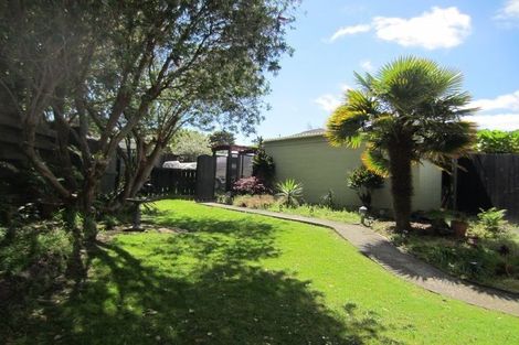 Photo of property in 2/86 Weatherly Road, Torbay, Auckland, 0630