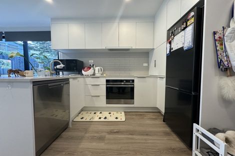 Photo of property in 7/37 Camelot Place, Glenfield, Auckland, 0629