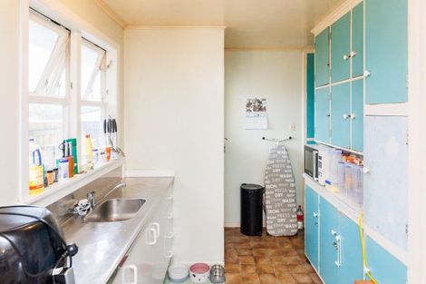 Photo of property in 53 Tararua Terrace, Cloverlea, Palmerston North, 4412