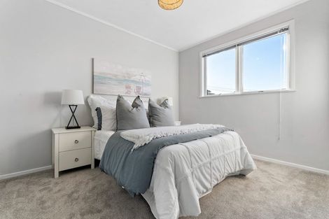 Photo of property in 4 Kelston Street, New Lynn, Auckland, 0600