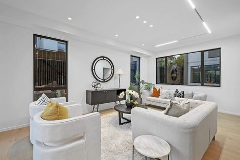 Photo of property in 2/1 Montana Avenue, Murrays Bay, Auckland, 0630