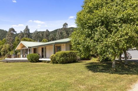 Photo of property in 49 Kakariki Way, Whitemans Valley, Upper Hutt, 5371
