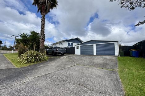 Photo of property in 2 Thomas Rea Place, Te Atatu South, Auckland, 0610
