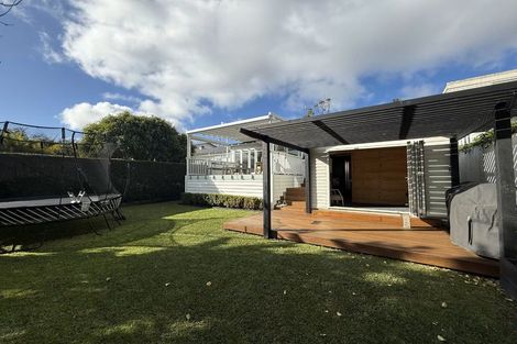 Photo of property in 8 Cumberland Avenue, Westmere, Auckland, 1022