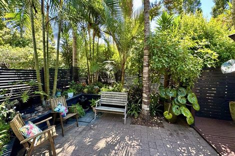 Photo of property in 11 Fitzpatrick Place, Chatswood, Auckland, 0626