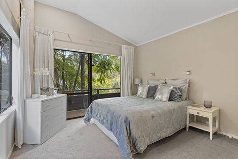 Photo of property in 35 Rosecamp Road, Beach Haven, Auckland, 0626