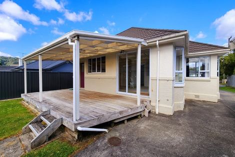 Photo of property in 17 Fraser Crescent, Elderslea, Upper Hutt, 5018