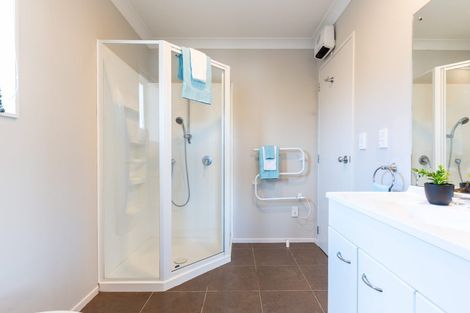 Photo of property in 18 Erlestoke Crescent, Churton Park, Wellington, 6037