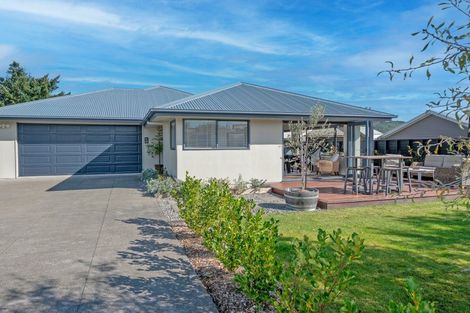 Photo of property in 14 Lakemere Way, Kinloch, Taupo, 3377