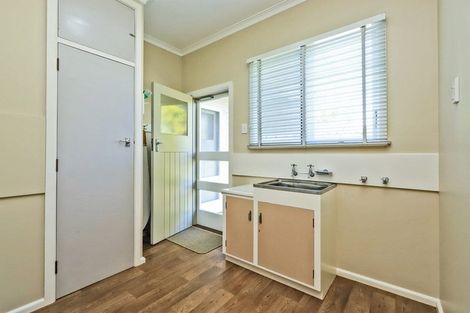 Photo of property in 437 Dalcross Street, Mayfair, Hastings, 4122