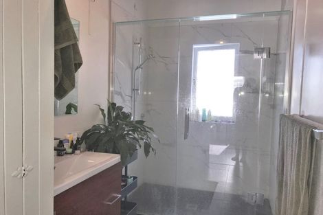 Photo of property in 12 William Bond Street, Stanley Point, Auckland, 0624