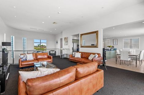 Photo of property in 8 Kawai Rise, Te Atatu Peninsula, Auckland, 0610