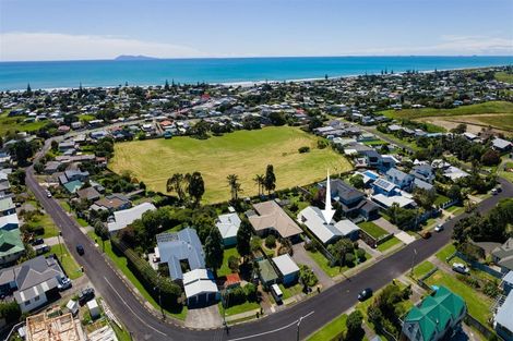 Photo of property in 27 The Crescent, Waihi Beach, 3611
