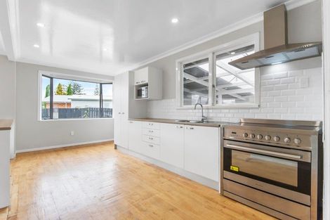 Photo of property in 16 Bettina Place, Manurewa, Auckland, 2102
