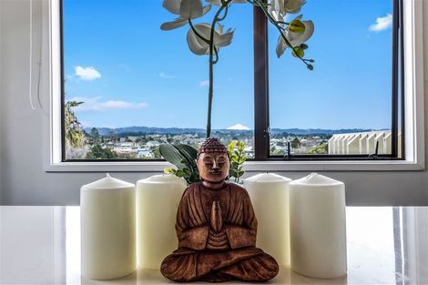 Photo of property in 2/31 Rangeview Road, Sunnyvale, Auckland, 0612