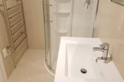 Photo of property in 2/7 Selwyn Crescent, Forrest Hill, Auckland, 0620