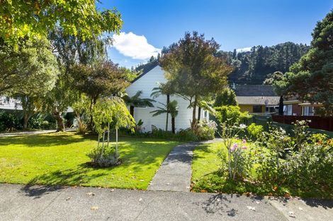 Photo of property in 81 Gemstone Drive, Birchville, Upper Hutt, 5018