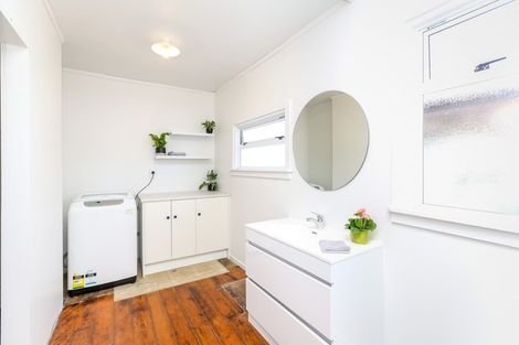 Photo of property in 10 High Street West, Waitara, 4320