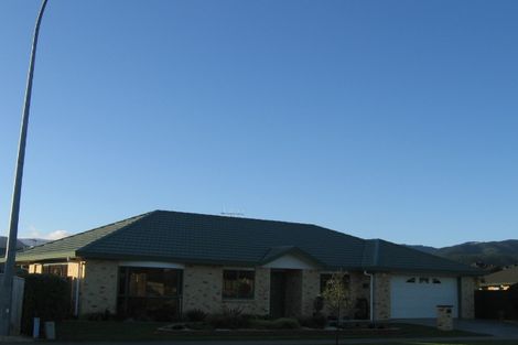 Photo of property in 51 Guildford Drive, Paraparaumu, 5032