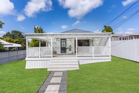 Photo of property in 1/8 West Lynn Road, Titirangi, Auckland, 0604