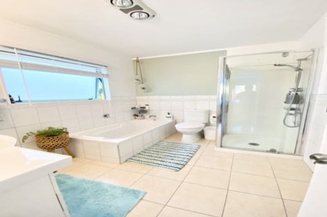 Photo of property in 12 Shannon Place, Torbay, Auckland, 0630