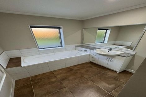 Photo of property in 20 Mission Heights Drive, Flat Bush, Auckland, 2016