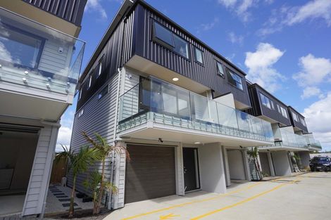 Photo of property in 4/19 Kingdale Road, Henderson, Auckland, 0610