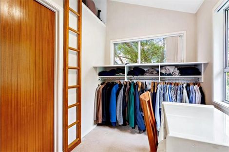 Photo of property in 15 Easton Park Parade, Glenfield, Auckland, 0629