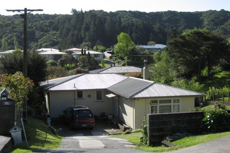 Photo of property in 52 Milton Terrace, Picton, 7220
