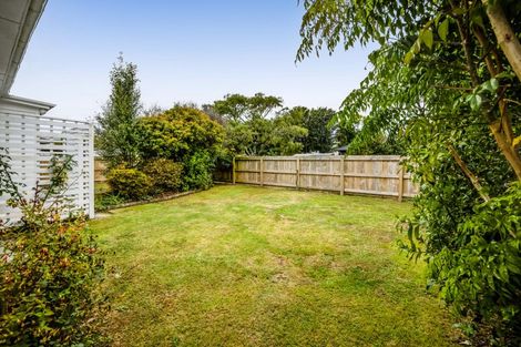 Photo of property in 5 Nikau Street, Inglewood, 4330
