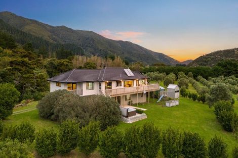 Photo of property in 1276 Coast Road, Wainuiomata Coast, Lower Hutt, 5373