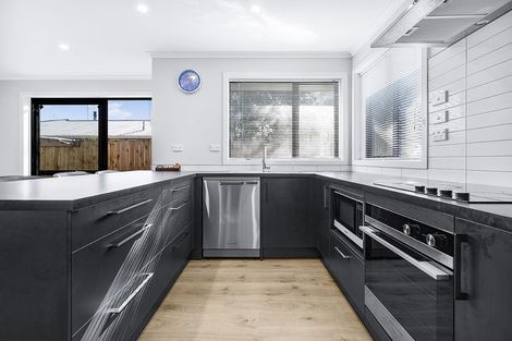 Photo of property in 67d Divich Avenue, Te Atatu South, Auckland, 0610