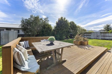 Photo of property in 19 Walnut Grove, Kelvin Grove, Palmerston North, 4414
