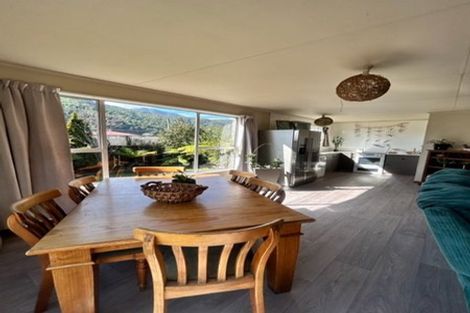 Photo of property in 51 Kent Street, Picton, 7220