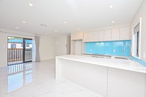 Photo of property in 2/25 Mcleod Road, Weymouth, Auckland, 2103