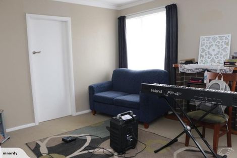 Photo of property in 195 Miromiro Road, Normandale, Lower Hutt, 5010