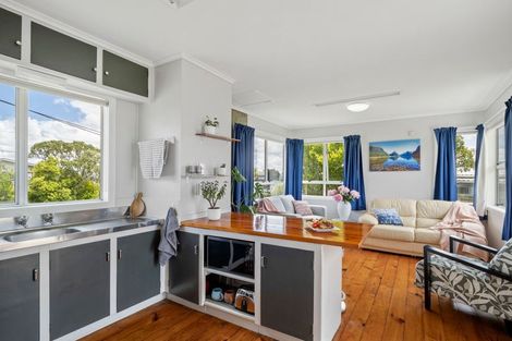 Photo of property in 97 Tiri Road, Tindalls Beach, Whangaparaoa, 0930