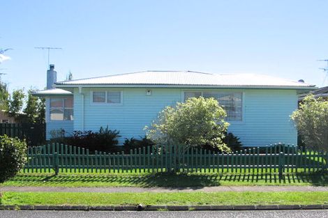 Photo of property in 102 Edgewater Drive, Pakuranga, Auckland, 2010