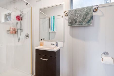 Photo of property in 12 Chenery Road, Red Beach, 0932