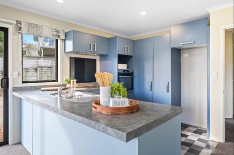 Photo of property in 3a Marchant Place, Westown, New Plymouth, 4310